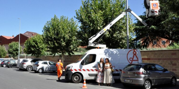 Santa Marta renueva el alumbrado público de las calles traseras de Padres Paúles con tecnología led