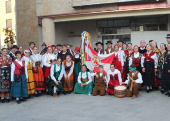 La música tradicional en honor al tamborilero ‘Medes’ pone el broche a las Fiestas de Villamayor