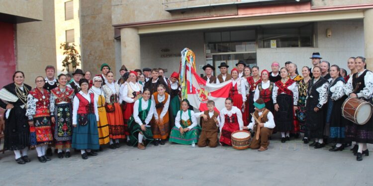 La música tradicional en honor al tamborilero ‘Medes’ pone el broche a las Fiestas de Villamayor