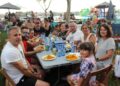 Paella festiva en las piscinas de Villamayor para 350 comensales
