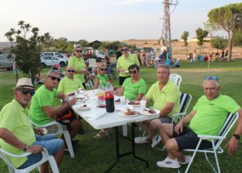 Los 500 kilos de carne asada de la parrillada de las peñas ponen sabor a las Fiestas de Verano