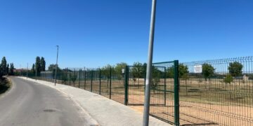 Las nuevas pistas deportivas de El Salinar ya están abiertas al público tras la instalación del vallado perimetral