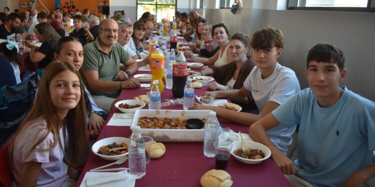 La caldereta popular, el parque infantil y la primera marcha solidaria ‘La Sonrisa de M4ría’ centrarán las Fiestas Fin de Verano de Villares