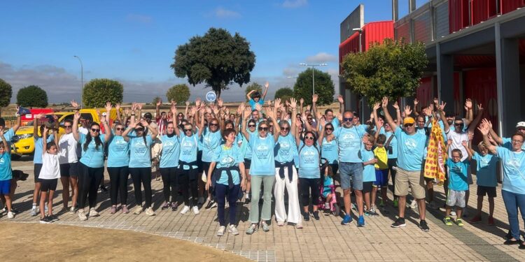 Más de cien vecinos de Villares recorren 7 kilómetros solidarios para luchar contra el cáncer infantil