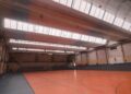 La renovación de los lucernarios del pabellón facilita la práctica deportiva a los vecinos de Villares