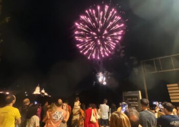 Así ha brillado Salamanca: los fuegos artificiales dejan una noche espectacular junto al Tormes