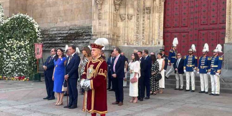 Salamanca celebra su día grande entre la tradición de la Virgen de la Vega y el pregón de Guadalupe Lancho