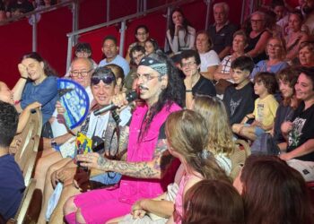 ‘The Shesters’ llevan el riesgo y el humor a un Volatiritormes que vuelve a llenar su carpa
