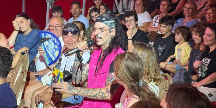 ‘The Shesters’ llevan el riesgo y el humor a un Volatiritormes que vuelve a llenar su carpa