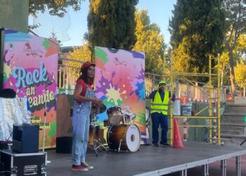 Los vecinos de Cabrerizos estrenan la Semana Cultural con el teatro familiar ‘Rockanroleando’