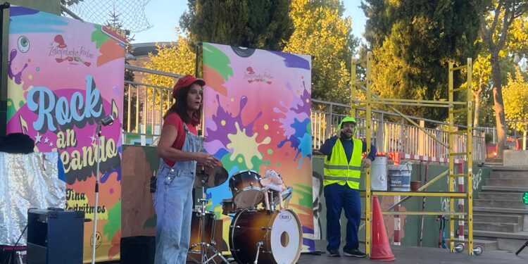 Los vecinos de Cabrerizos estrenan la Semana Cultural con el teatro familiar ‘Rockanroleando’