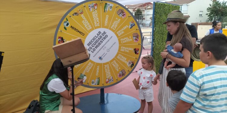 Cabrerizos continúa su Semana Cultural con música, magia y juegos de reciclaje