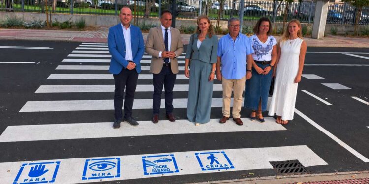Salamanca refuerza la seguridad de los escolares con nuevos pictogramas en los pasos de peatones