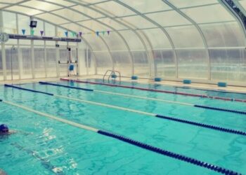Veinte vecinos de Carbajosa reciben las ayudas solicitadas para practicar natación en piscinas climatizadas