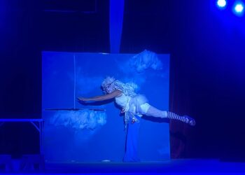 La esencia del circo llena el escenario de acrobacias y clown en el ecuador de Volatiritormes