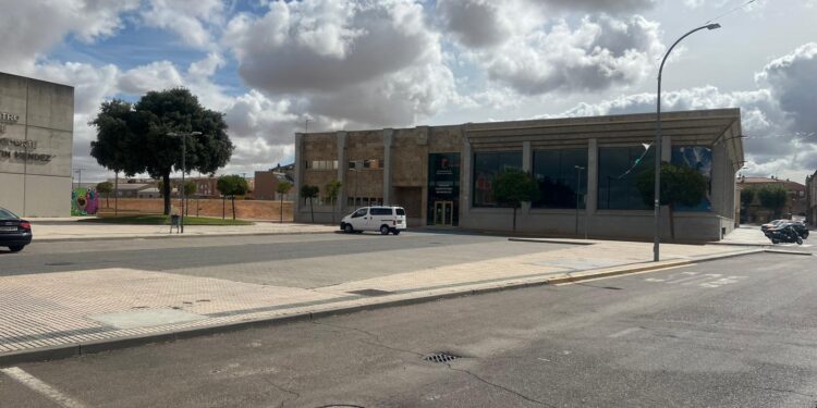Villares urbanizará el entorno de la plaza del Centro de Ocio y Deportes para crear un bulevar más verde y accesible